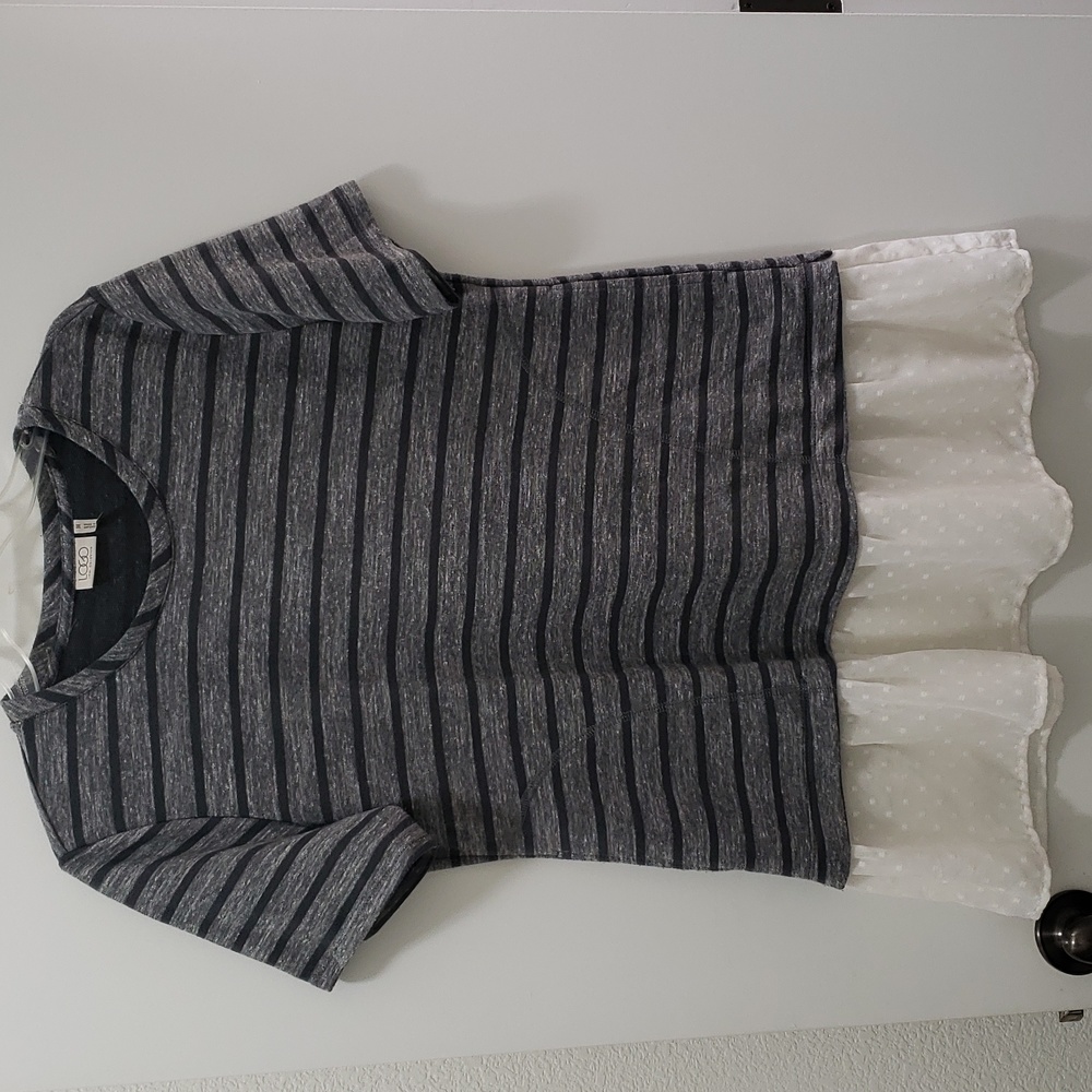 Logo Lori Goldstein Short Sleeve Ruffle Hem Top